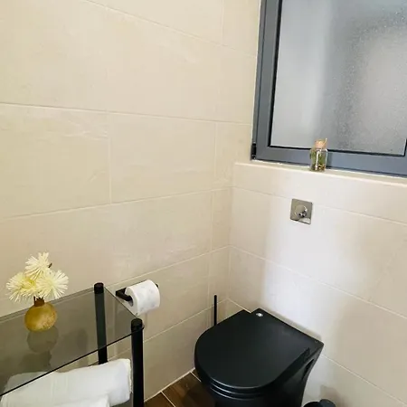 شقة Modern And Bright 2 Bedroom