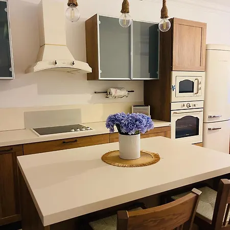 شقة Modern And Bright 2 Bedroom *