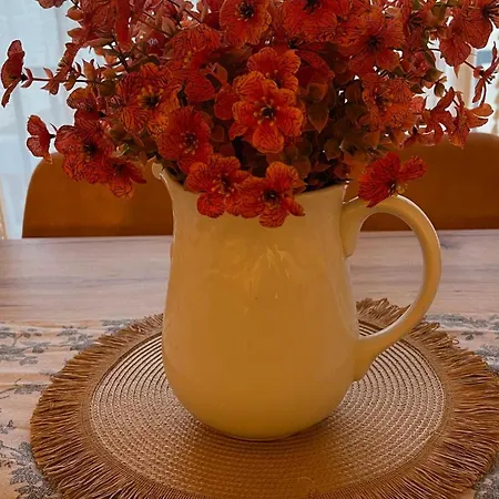 Modern And Bright 2 Bedroom Apartment *