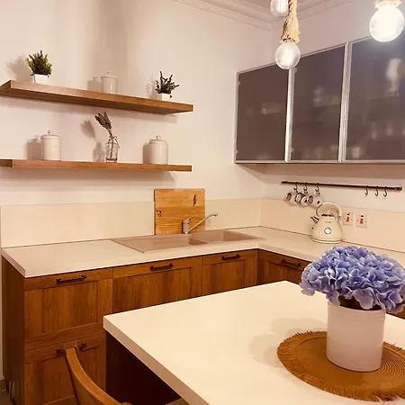 Modern And Bright 2 Bedroom